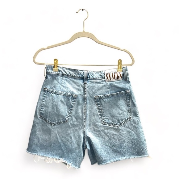 MOTHER Snacks Pleated Fun Dip! Long Denim Shorts - Picture 3 of 3